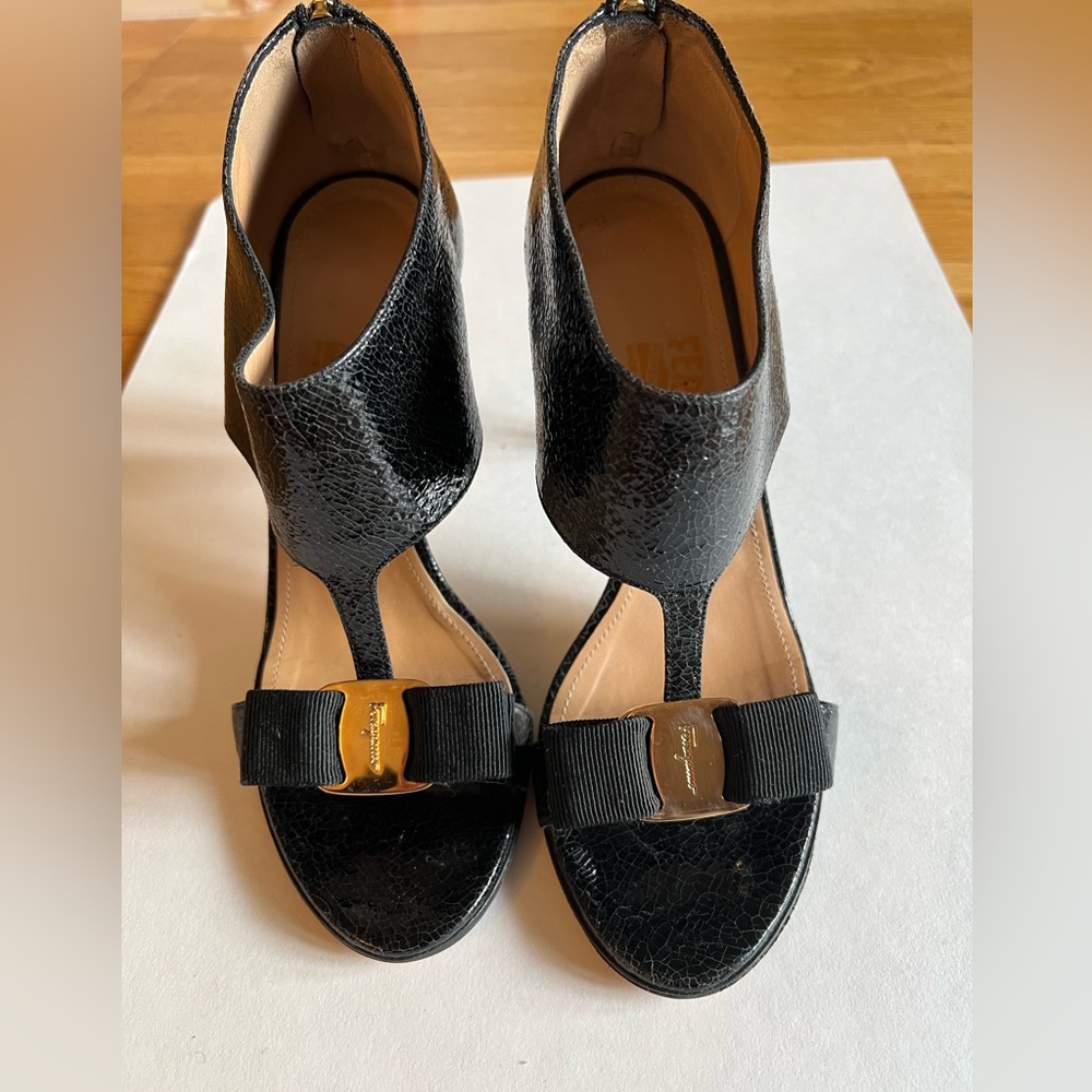 Women’s Salvatore Ferragamo black Vera bow high heel sandals sz 6.5